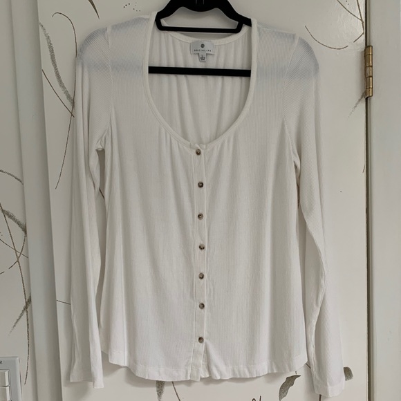 Socialite Button Front Top - Picture 2 of 4